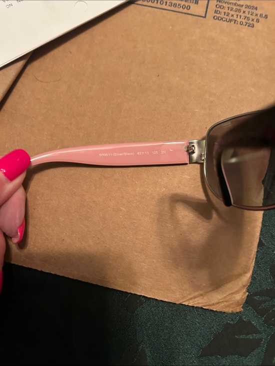 Coach HC7001 Taylor sunglasses ladies silver frame and pink temples main image 8